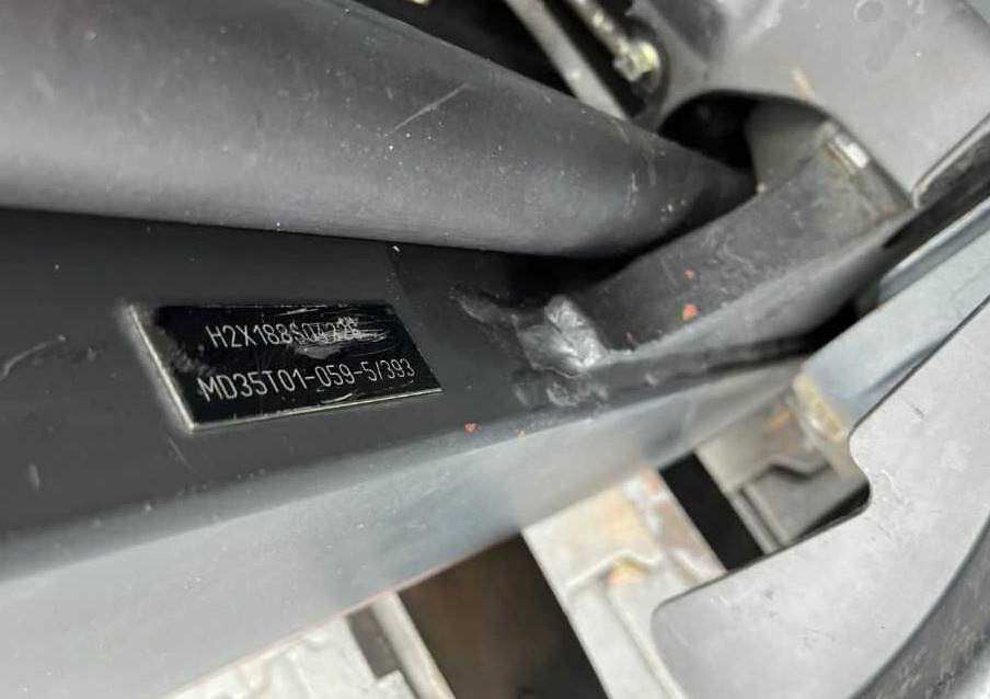 Linde H35T-01 - Pirun më gaz: foto 5 Linde H35T-01 - Pirun më gaz: foto 5