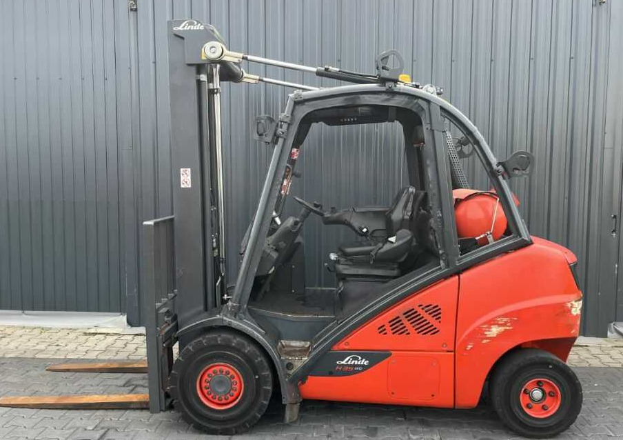 Linde H35T-02 - Pirun më gaz: foto 2 Linde H35T-02 - Pirun më gaz: foto 2