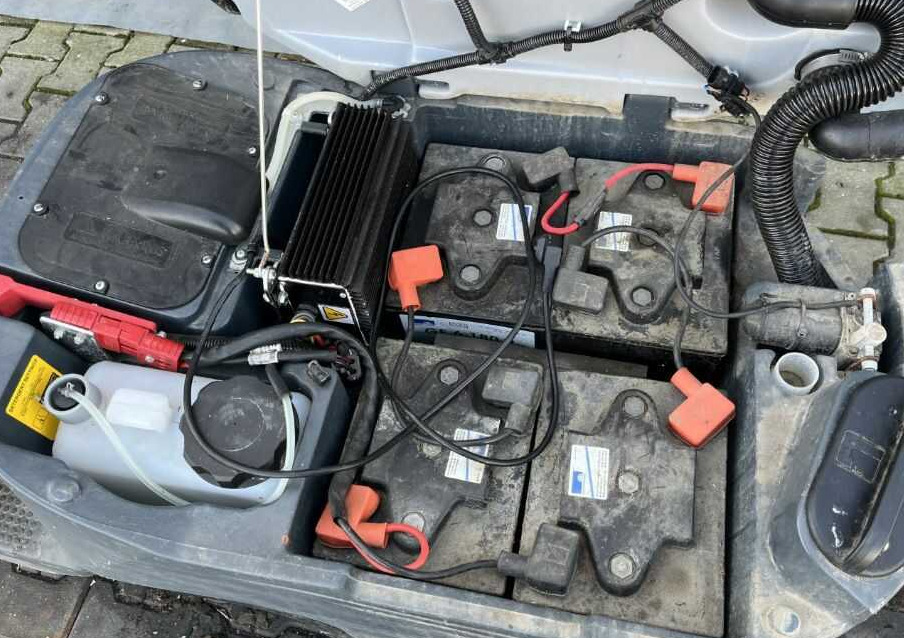 Nilfisk BR652 - Makineri larëse-tharëse dyshemeje: foto 5 Nilfisk BR652 - Makineri larëse-tharëse dyshemeje: foto 5