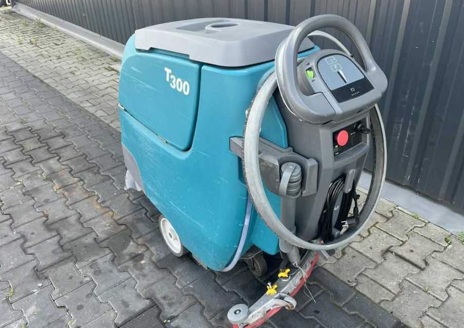 Tennant T300 - Makineri larëse-tharëse dyshemeje: foto 3 Tennant T300 - Makineri larëse-tharëse dyshemeje: foto 3