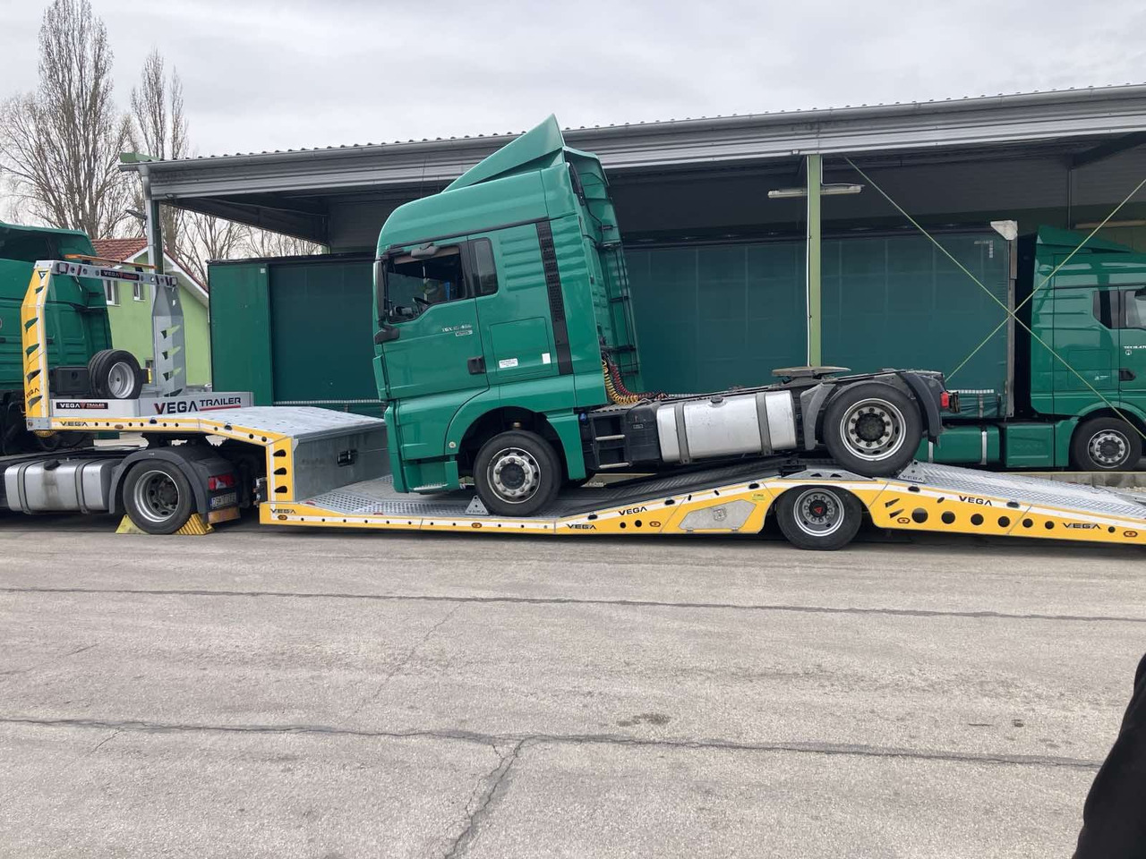 1 AXLE ARLA TRUCK CARRIER - Gjysmë rimorkio autotransportuese: foto 2 1 AXLE ARLA TRUCK CARRIER - Gjysmë rimorkio autotransportuese: foto 2