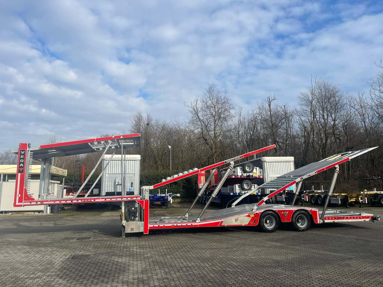 Vega Trailer 2 Axle Jeep Transporter (Vehicles) - Gjysmë rimorkio autotransportuese: foto 1 Vega Trailer 2 Axle Jeep Transporter (Vehicles) - Gjysmë rimorkio autotransportuese: foto 1