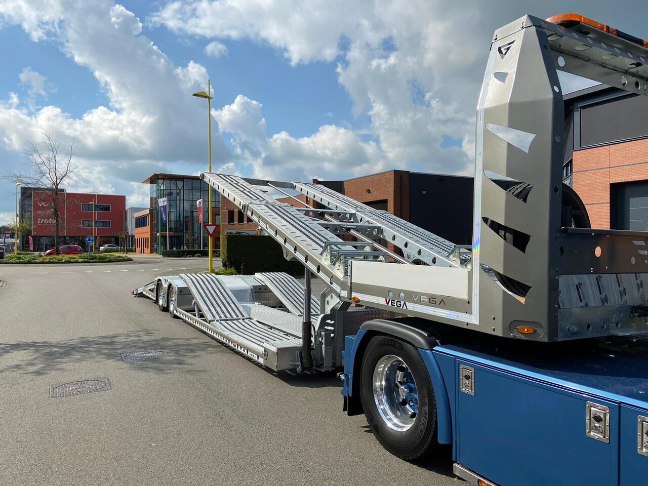 Vegafix (2 Axle Truck Carrier) - Gjysmë rimorkio autotransportuese: foto 5 Vegafix (2 Axle Truck Carrier) - Gjysmë rimorkio autotransportuese: foto 5