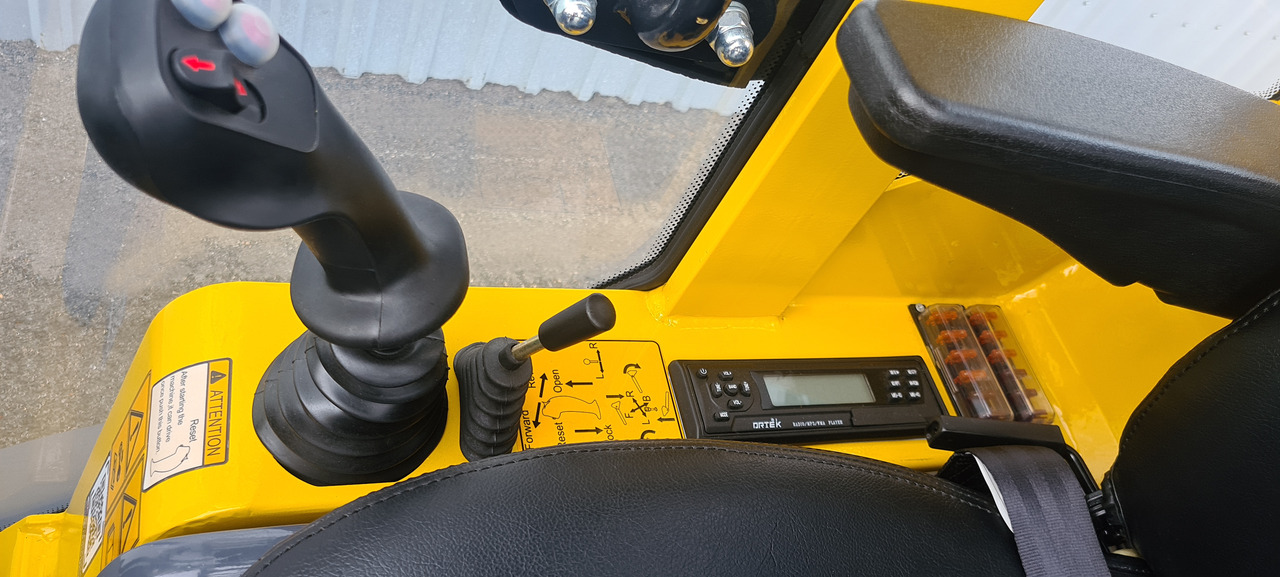 Ngarkues i artikuluar i ri Eurotrac W11 Radlader Hoflader: foto 8 Ngarkues i artikuluar i ri Eurotrac W11 Radlader Hoflader: foto 8