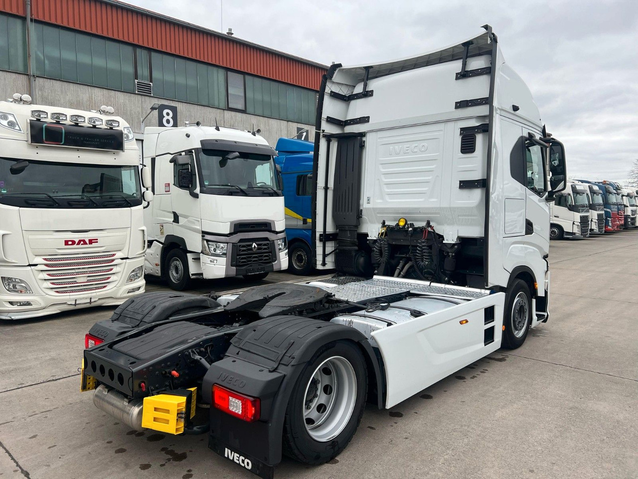 Iveco S-WAY 490 * RETARDER *ACC*NAVI*KAMERA*KLIMA* - Gjysmë-kamion: foto 5 Iveco S-WAY 490 * RETARDER *ACC*NAVI*KAMERA*KLIMA* - Gjysmë-kamion: foto 5