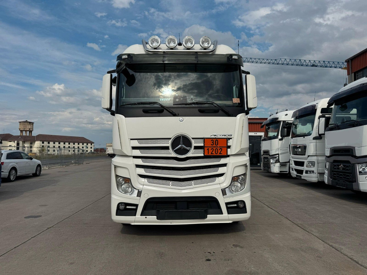 Mercedes-Benz ACTROS 1846 * RETARDER + 2X TANK * ALCOA * KIPPH - Gjysmë-kamion: foto 2 Mercedes-Benz ACTROS 1846 * RETARDER + 2X TANK * ALCOA * KIPPH - Gjysmë-kamion: foto 2