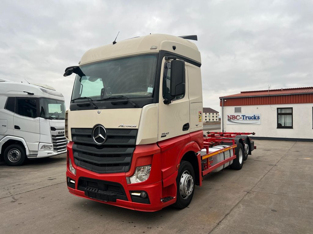 Mercedes-Benz ACTROS 2542 * RETARDER * KLIMA * LIFTACHSE * - Transportjer kontejnerësh/ Kamion me karroceri të çmontueshme: foto 1 Mercedes-Benz ACTROS 2542 * RETARDER * KLIMA * LIFTACHSE * - Transportjer kontejnerësh/ Kamion me karroceri të çmontueshme: foto 1