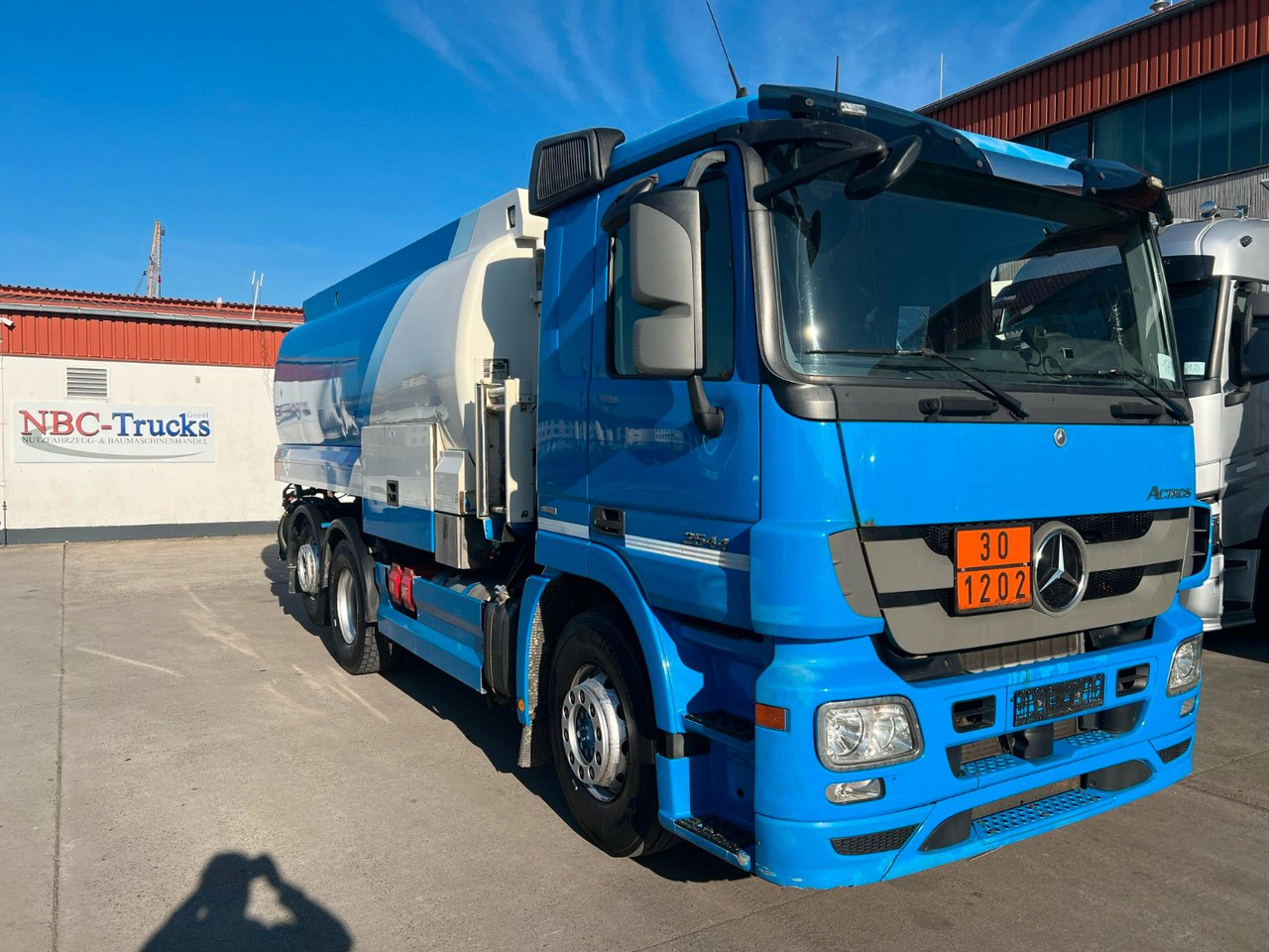 Mercedes-Benz ACTROS 2544 * 3 KAMMER * OBEN/UNTEN * LIFT * - Autobot: foto 3 Mercedes-Benz ACTROS 2544 * 3 KAMMER * OBEN/UNTEN * LIFT * - Autobot: foto 3