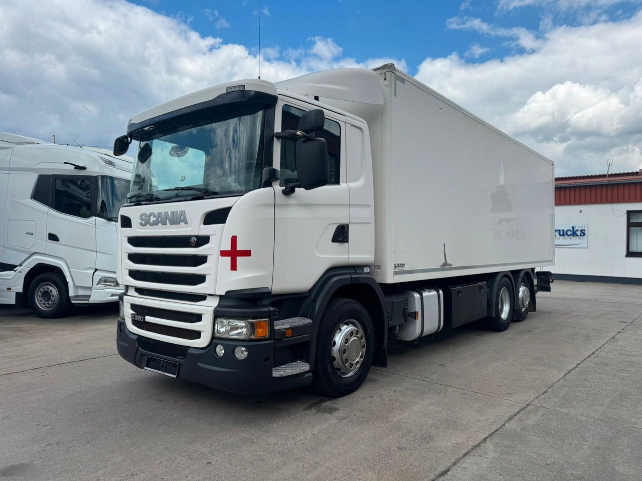 Scania P 380 * KOFFER * LBW 3 TON * LENK / LIFTACHSE * - Kamion vagonetë: foto 1 Scania P 380 * KOFFER * LBW 3 TON * LENK / LIFTACHSE * - Kamion vagonetë: foto 1