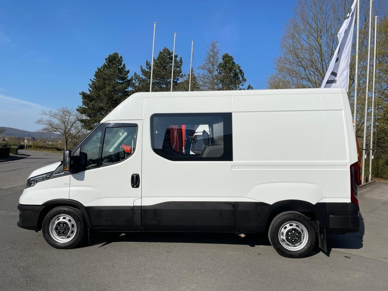Iveco Daily 35S16A8 CRV MY22 Euro6 Klima AHK Navi ZV - Furgon: foto 5 Iveco Daily 35S16A8 CRV MY22 Euro6 Klima AHK Navi ZV - Furgon: foto 5