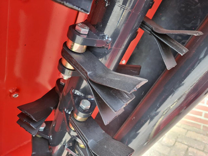 Boxer AM110-42 - Korrëse bari i kopshtit: foto 4 Boxer AM110-42 - Korrëse bari i kopshtit: foto 4