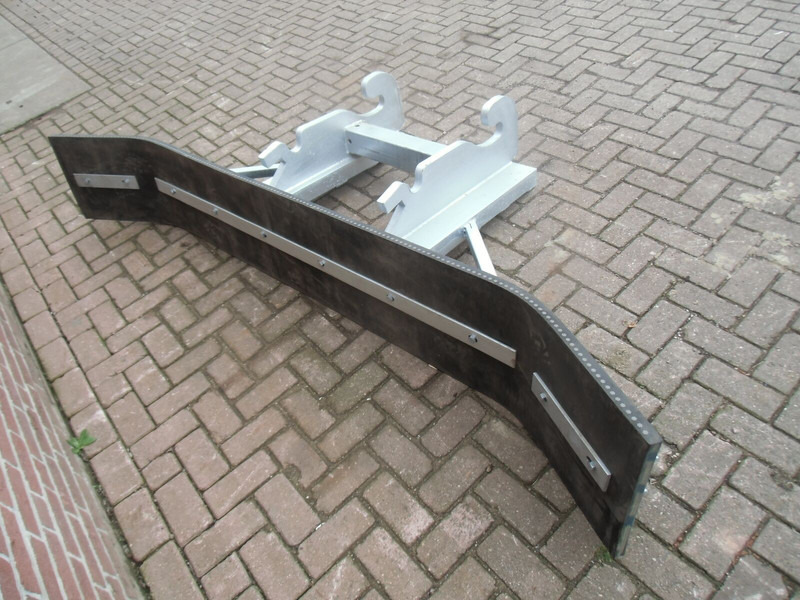 N4610, Rubberschuif CW 2/3 - Pajisje për lirimin e tokës: foto 3 N4610, Rubberschuif CW 2/3 - Pajisje për lirimin e tokës: foto 3