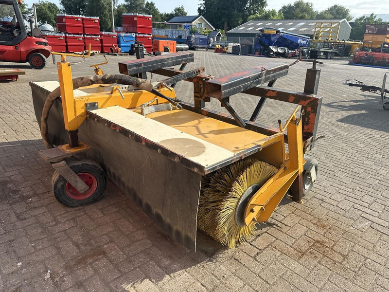 Onbekend Rolbezem - Fshesë: foto 4 Onbekend Rolbezem - Fshesë: foto 4