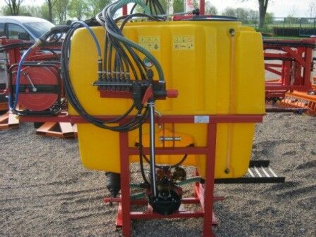 Onbekend Veldspuit - Spërkatës i montuar në traktor: foto 4 Onbekend Veldspuit - Spërkatës i montuar në traktor: foto 4