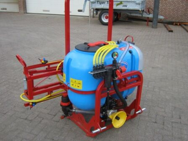 Reinigings spuiten - Spërkatës i montuar në traktor: foto 4 Reinigings spuiten - Spërkatës i montuar në traktor: foto 4
