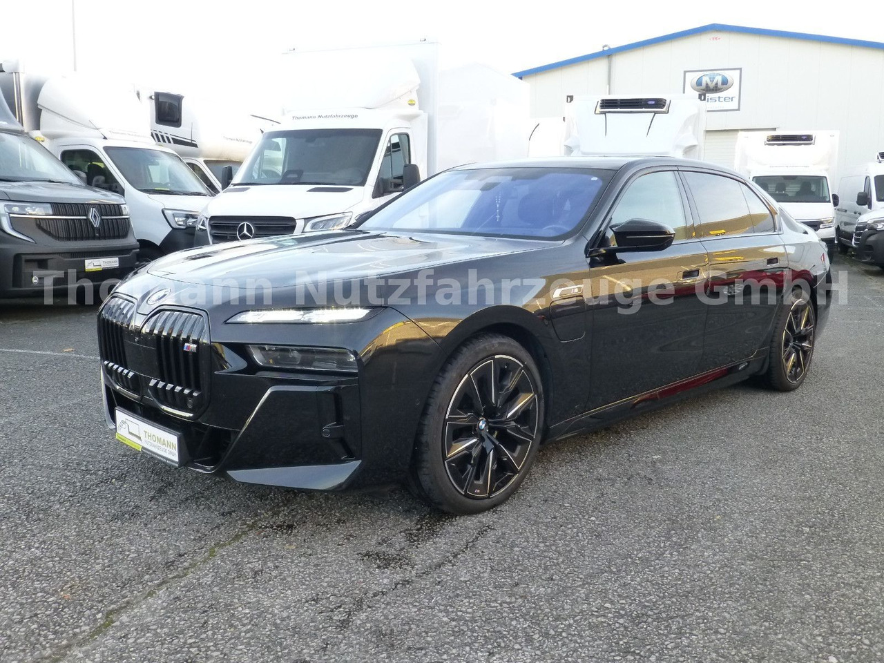 BMW M760 7 M760 e xDrive Cinema Sky Lounge 2x 21 Zol - Sedan: foto 1 BMW M760 7 M760 e xDrive Cinema Sky Lounge 2x 21 Zol - Sedan: foto 1