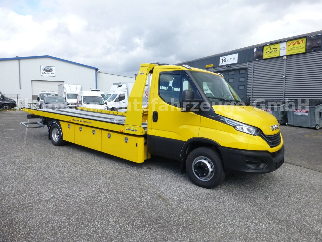 Iveco DAILY 72C18 Schiebeplateu Luftfed Navi Hubbrille - Karrotrec: foto 1 Iveco DAILY 72C18 Schiebeplateu Luftfed Navi Hubbrille - Karrotrec: foto 1