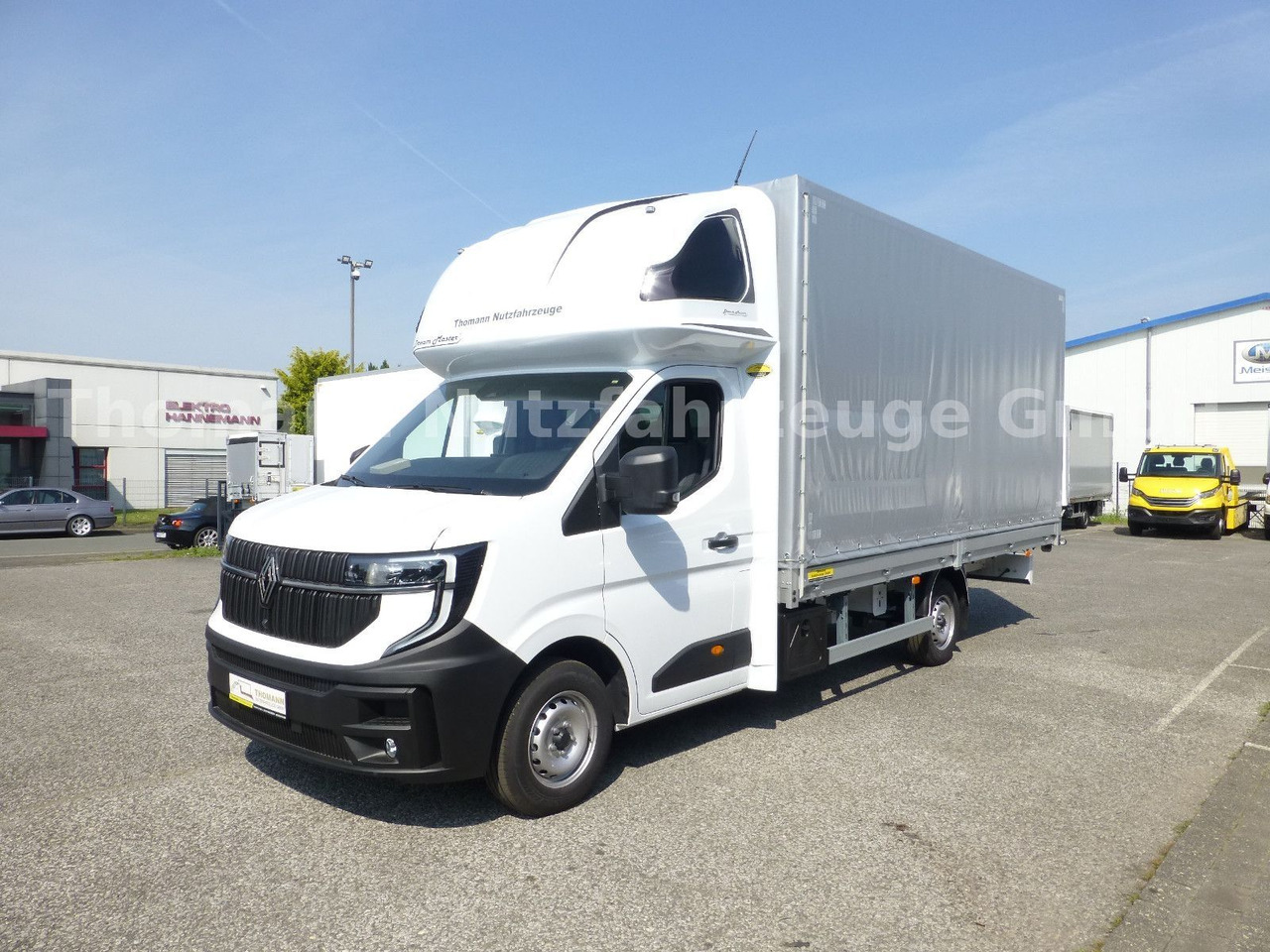 Renault NEW Master Pritsche Plane Schlafkabine - Kamioncine me tendë: foto 1 Renault NEW Master Pritsche Plane Schlafkabine - Kamioncine me tendë: foto 1