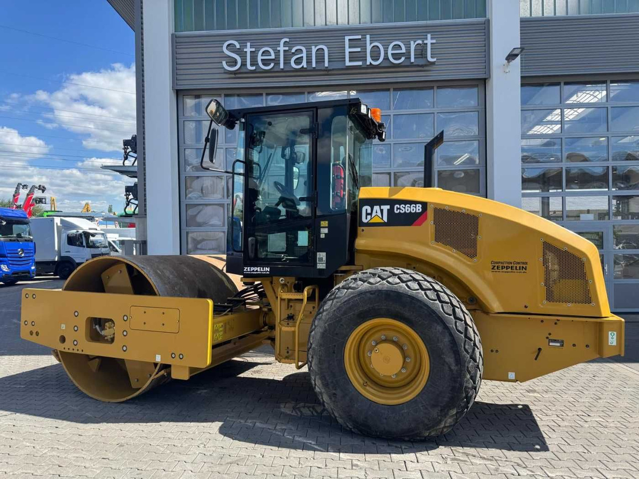 CAT CS66B / 2017 / nur 83h! / Klima / neuwertig! - Ngjeshës: foto 5 CAT CS66B / 2017 / nur 83h! / Klima / neuwertig! - Ngjeshës: foto 5