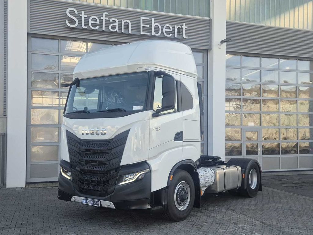 Iveco AS440X49T/P ON 4x4 HI-TRACTION Intarder 2x Bett - Gjysmë-kamion: foto 2 Iveco AS440X49T/P ON 4x4 HI-TRACTION Intarder 2x Bett - Gjysmë-kamion: foto 2