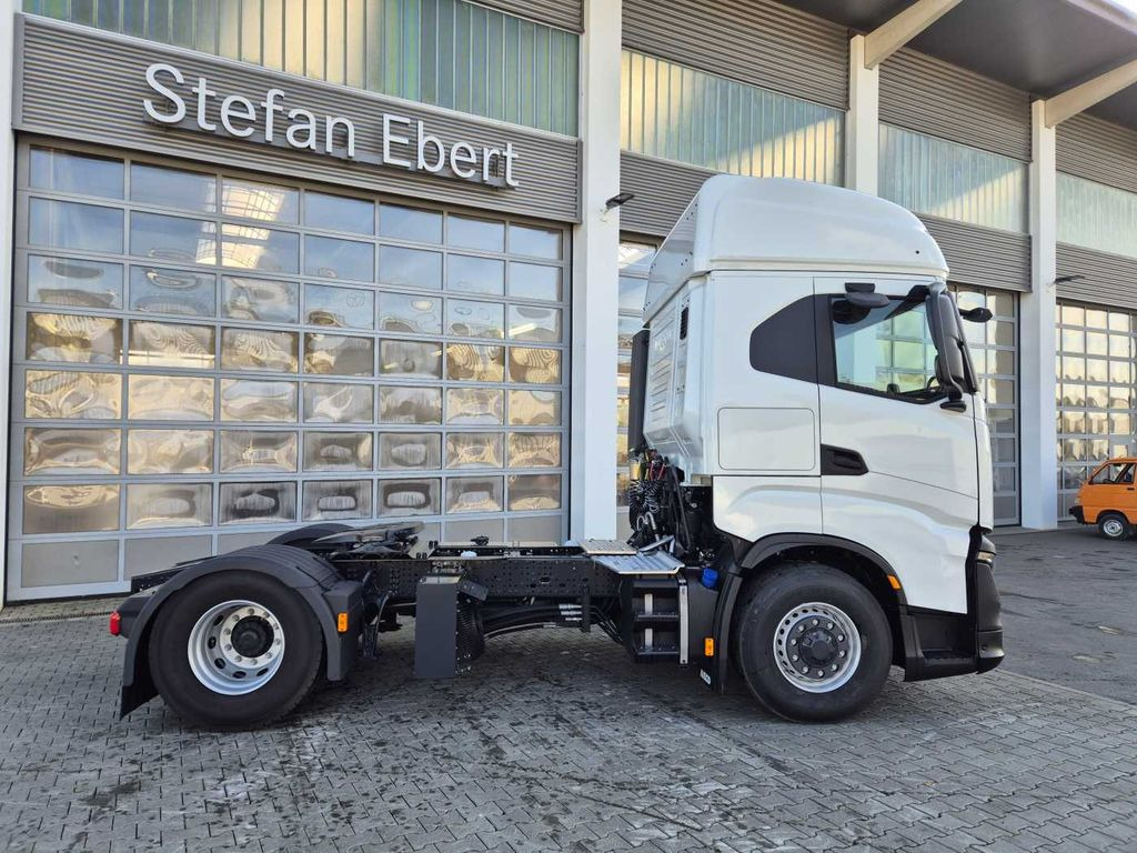 Iveco AS440X49T/P ON 4x4 HI-TRACTION Intarder 2x Bett - Gjysmë-kamion: foto 5 Iveco AS440X49T/P ON 4x4 HI-TRACTION Intarder 2x Bett - Gjysmë-kamion: foto 5