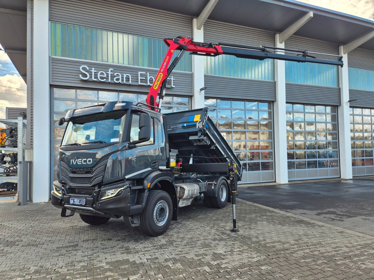 Iveco AD200X46/P HR OFF Palfinger PK 12.501 Funk AHK - Kamion vetëshkarkues, Kamion me vinç: foto 1 Iveco AD200X46/P HR OFF Palfinger PK 12.501 Funk AHK - Kamion vetëshkarkues, Kamion me vinç: foto 1
