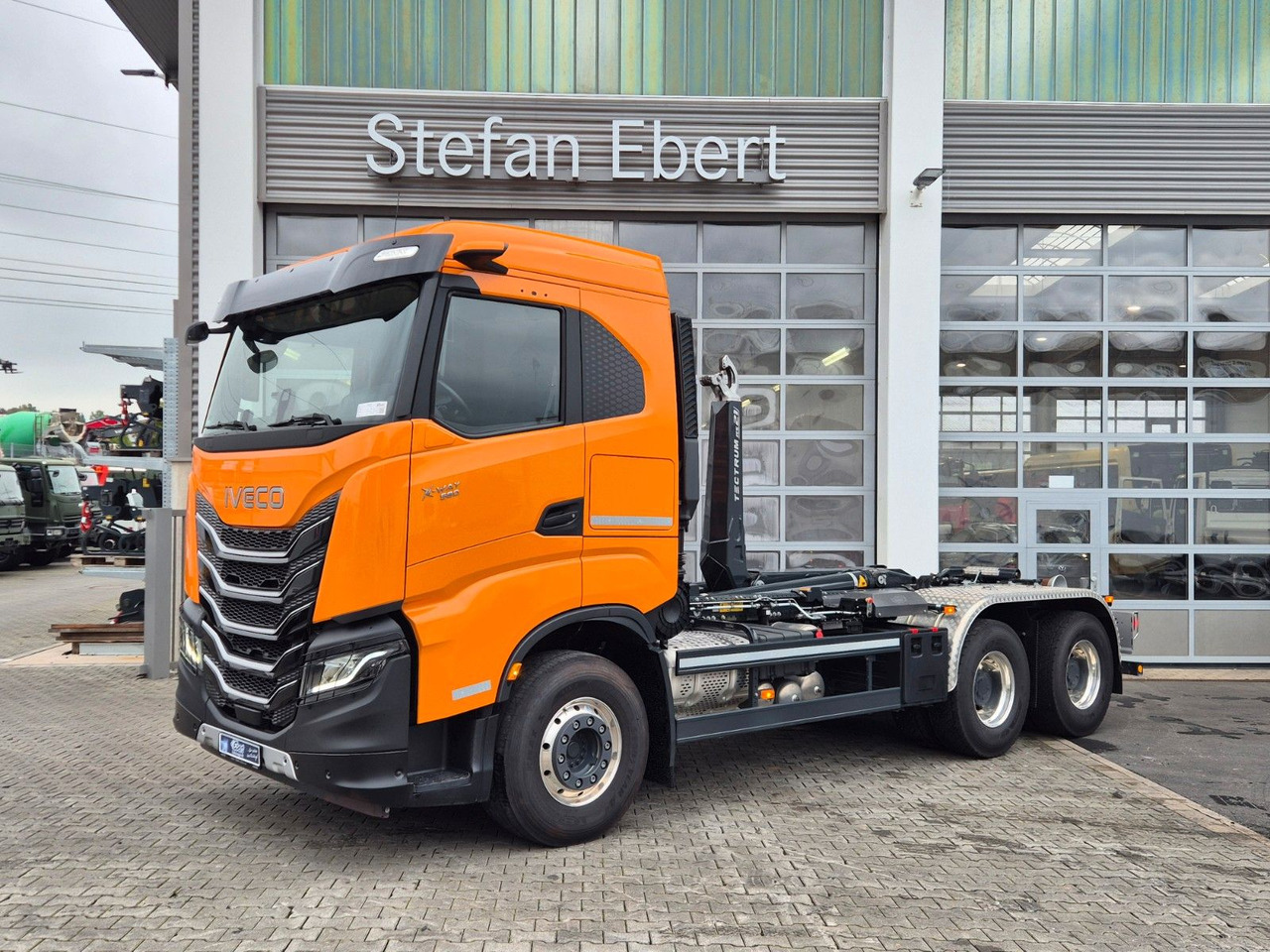 Iveco AS300X58Z/P HR ON+ 6x4 Meiller RS21.60 Funk AHK - Kamion vetëngarkues: foto 1 Iveco AS300X58Z/P HR ON+ 6x4 Meiller RS21.60 Funk AHK - Kamion vetëngarkues: foto 1