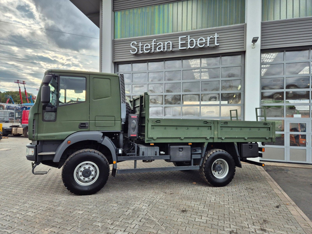 Iveco Eurocargo ML100E22WM-BW 4x4 Pritsche L-Haus Bett - Kamion me karroceri të hapur: foto 5 Iveco Eurocargo ML100E22WM-BW 4x4 Pritsche L-Haus Bett - Kamion me karroceri të hapur: foto 5