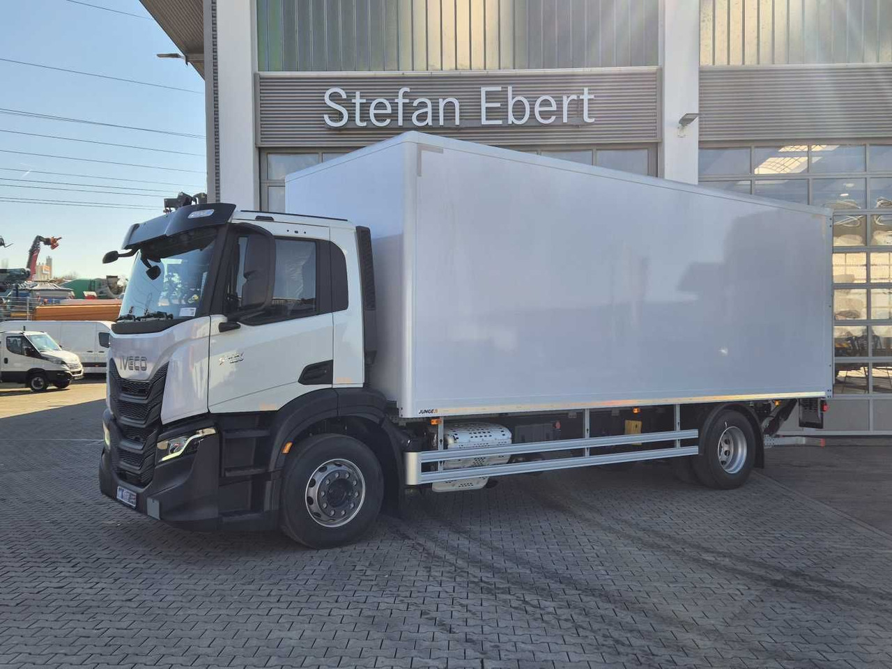 Iveco S-Way AD190S40/P Junge AHK LBW 2.000kg - Kamion vagonetë: foto 3 Iveco S-Way AD190S40/P Junge AHK LBW 2.000kg - Kamion vagonetë: foto 3