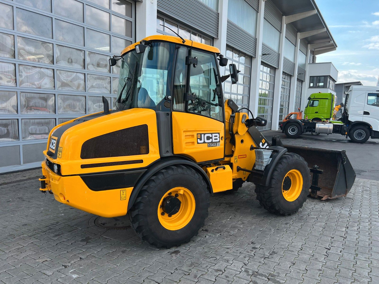 JCB 407 SV / nur 268h! / Klappschaufel & Gabel - Fadrom me goma: foto 3 JCB 407 SV / nur 268h! / Klappschaufel & Gabel - Fadrom me goma: foto 3