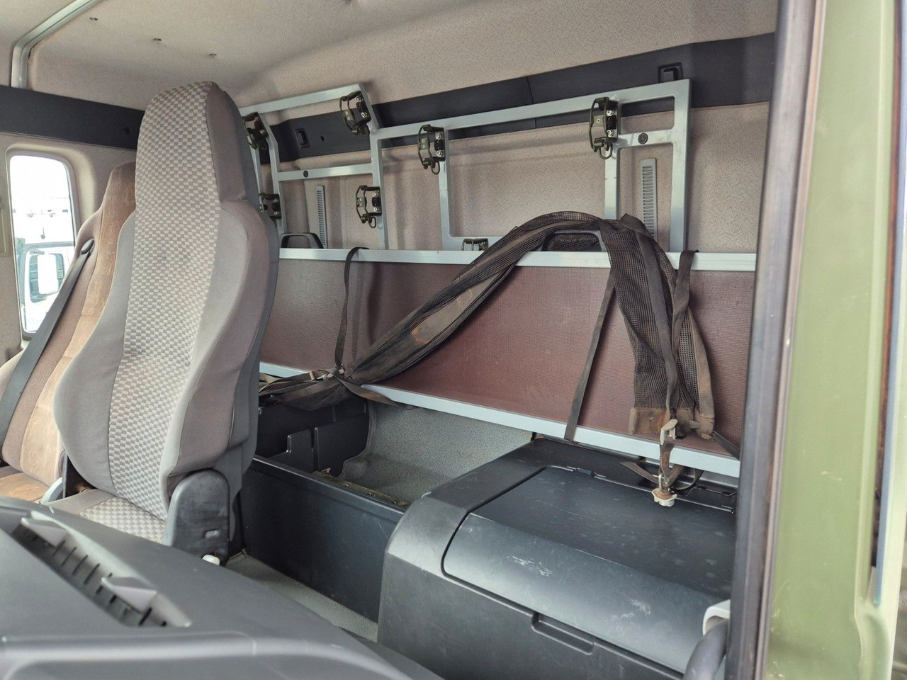 Kamion me karroceri të hapur MAN TGA 18.360 4x4 BB Pritsche Single Bereifung: foto 13 Kamion me karroceri të hapur MAN TGA 18.360 4x4 BB Pritsche Single Bereifung: foto 13