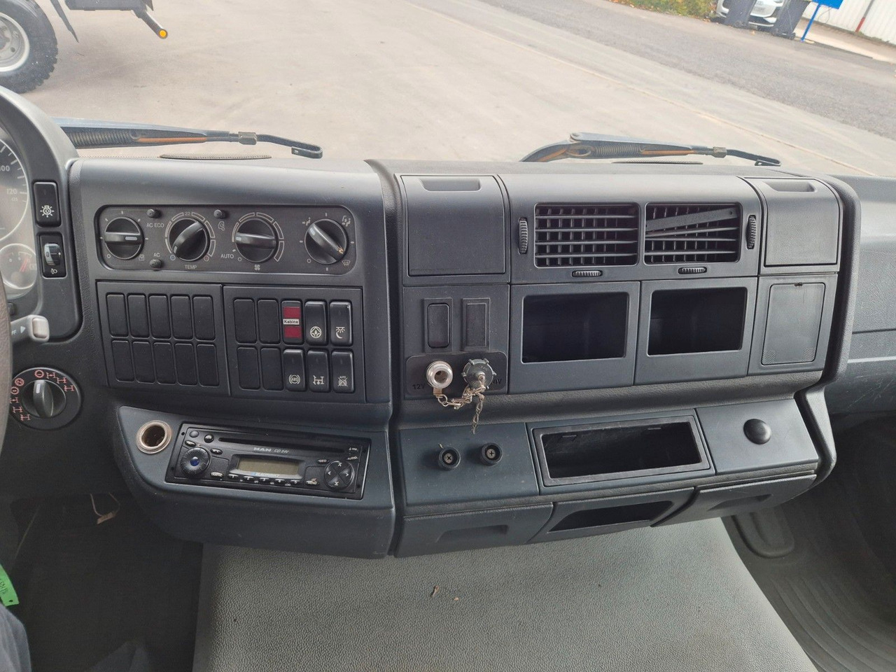 Kamion me karroceri të hapur MAN TGA 18.360 4x4 BB Pritsche Single Bereifung: foto 16 Kamion me karroceri të hapur MAN TGA 18.360 4x4 BB Pritsche Single Bereifung: foto 16