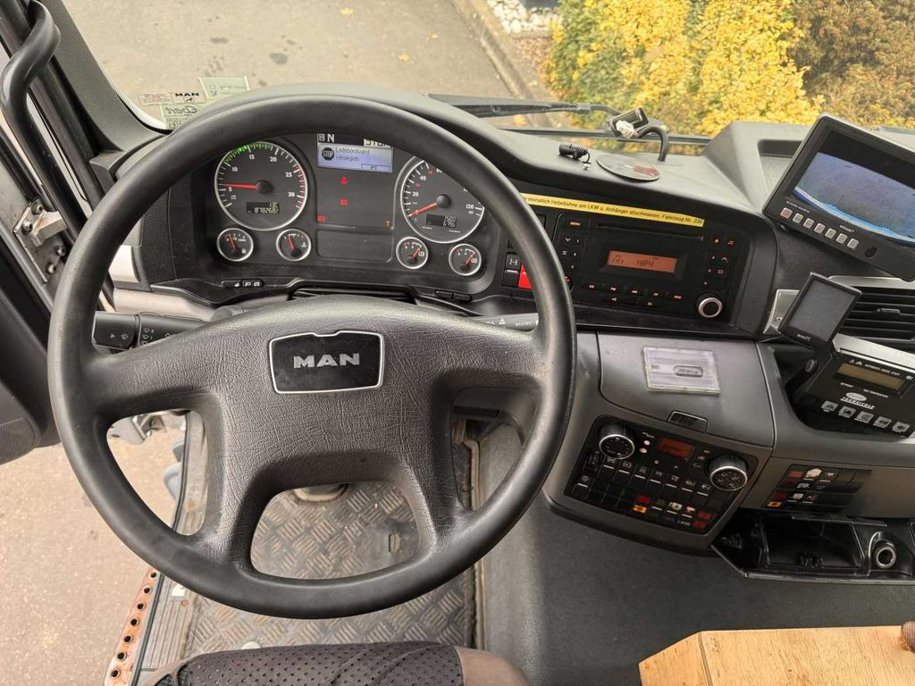 Interior photo 2: Kamion frigorifer MAN TGS 26.440 6x2-2 LL Carrier LBW Lift-+Lenkachse MAN TGS 26.440 6x2-2 LL Carrier LBW Lift-+Lenkachse Interior photo 2: Kamion frigorifer MAN TGS 26.440 6x2-2 LL Carrier LBW Lift-+Lenkachse MAN TGS 26.440 6x2-2 LL Carrier LBW Lift-+Lenkachse