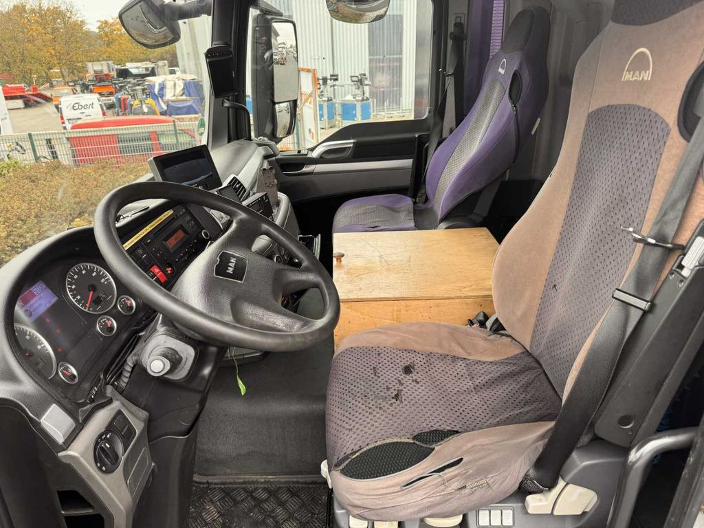 Interior photo 1: Kamion frigorifer MAN TGS 26.440 6x2-2 LL Carrier LBW Lift-+Lenkachse MAN TGS 26.440 6x2-2 LL Carrier LBW Lift-+Lenkachse Interior photo 1: Kamion frigorifer MAN TGS 26.440 6x2-2 LL Carrier LBW Lift-+Lenkachse MAN TGS 26.440 6x2-2 LL Carrier LBW Lift-+Lenkachse