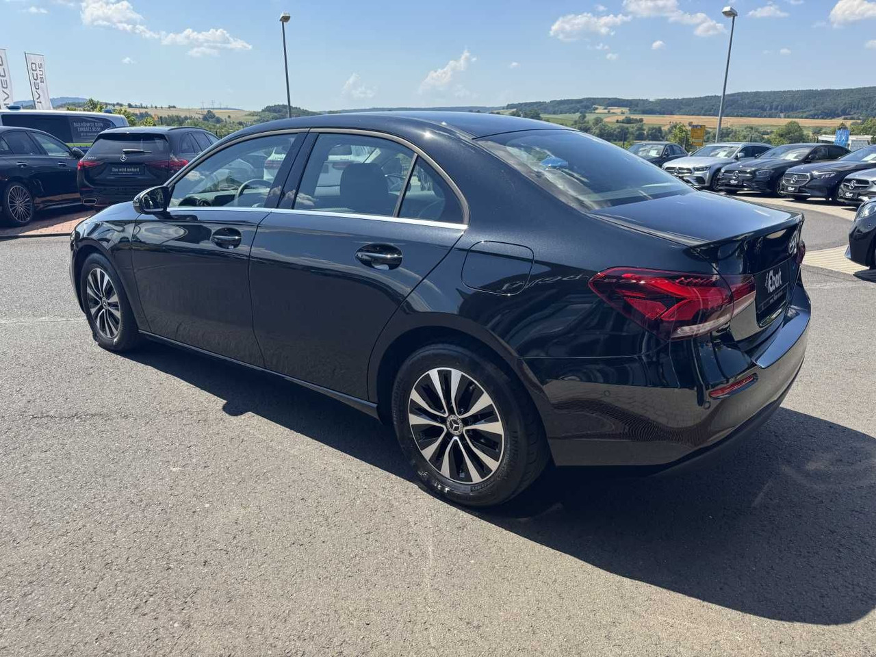 Mercedes-Benz A 180d 8G LED+Carplay+SpurH+DAB+SHZ - Sedan: foto 3 Mercedes-Benz A 180d 8G LED+Carplay+SpurH+DAB+SHZ - Sedan: foto 3