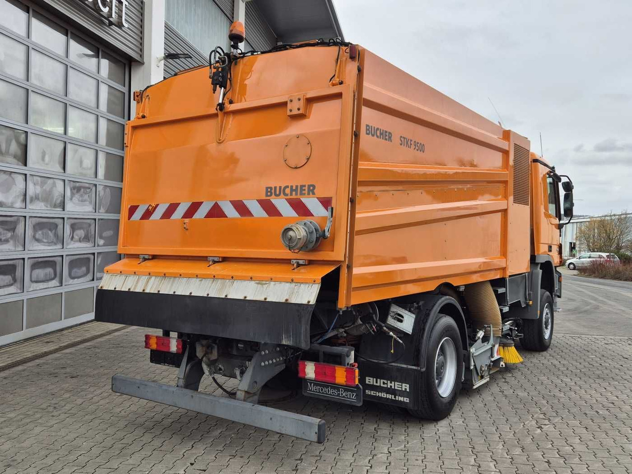 Lizingu i  Mercedes-Benz Actros 2032 A 4x4 Bucher STKF 9500 Airport 30x Mercedes-Benz Actros 2032 A 4x4 Bucher STKF 9500 Airport 30x: foto 9