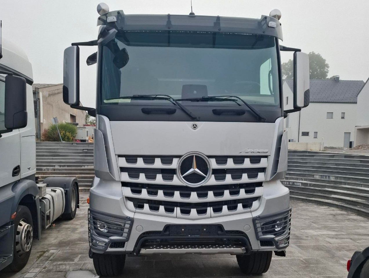 Mercedes-Benz Arocs 4153 8x4 Fahrgestell - Kamion kabinë-shasi: foto 2 Mercedes-Benz Arocs 4153 8x4 Fahrgestell - Kamion kabinë-shasi: foto 2