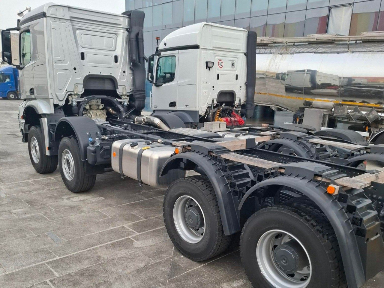 Mercedes-Benz Arocs 4153 8x4 Fahrgestell - Kamion kabinë-shasi: foto 3 Mercedes-Benz Arocs 4153 8x4 Fahrgestell - Kamion kabinë-shasi: foto 3