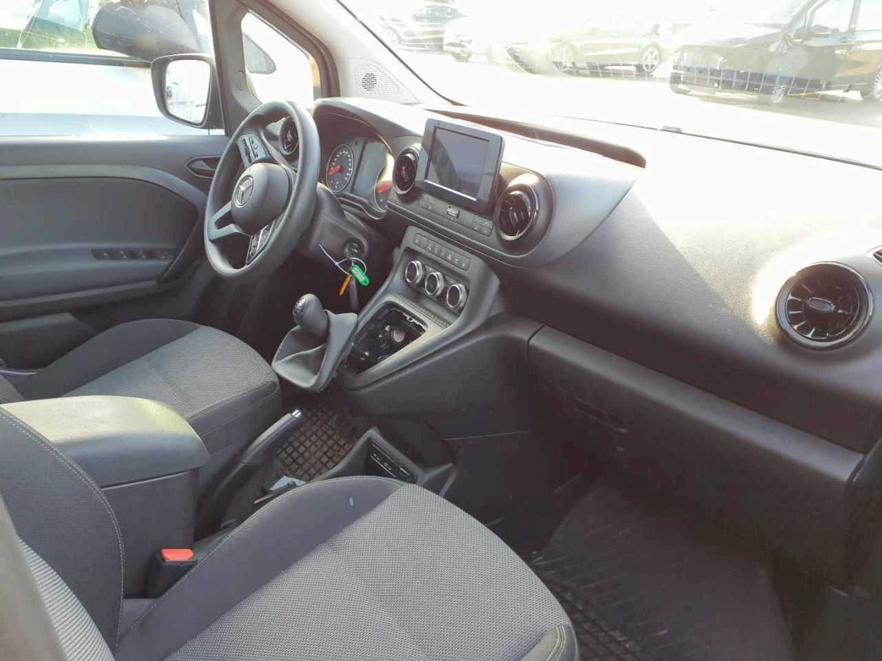 Mercedes-Benz Citan 113 Tourer Klimaautomatik AK Kamera MBUX - Furgon pasagjerësh: foto 4 Mercedes-Benz Citan 113 Tourer Klimaautomatik AK Kamera MBUX - Furgon pasagjerësh: foto 4