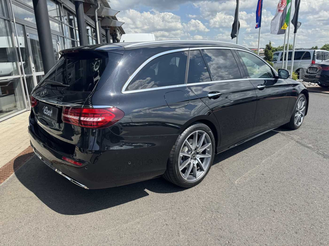 Mercedes-Benz E 220d AMG+Pano+Burm+Distr+Memory+AHK+360 - Veturë: foto 4 Mercedes-Benz E 220d AMG+Pano+Burm+Distr+Memory+AHK+360 - Veturë: foto 4
