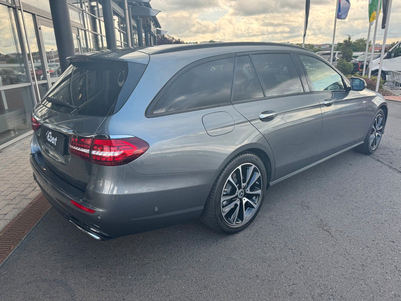 Mercedes-Benz E 220d Avantgarde+DistrPlus+Pano+Burm+360+Night - Makinë me portobagazh: foto 4 Mercedes-Benz E 220d Avantgarde+DistrPlus+Pano+Burm+360+Night - Makinë me portobagazh: foto 4