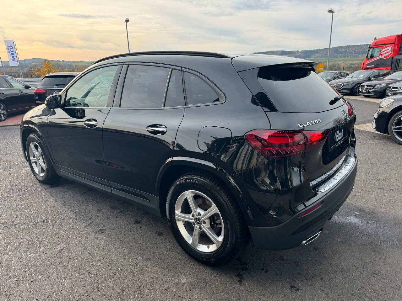 Mercedes-Benz GLA 200 AMG+Pano+Distr+Ambiente+Multibeam+ - SUV: foto 3 Mercedes-Benz GLA 200 AMG+Pano+Distr+Ambiente+Multibeam+ - SUV: foto 3