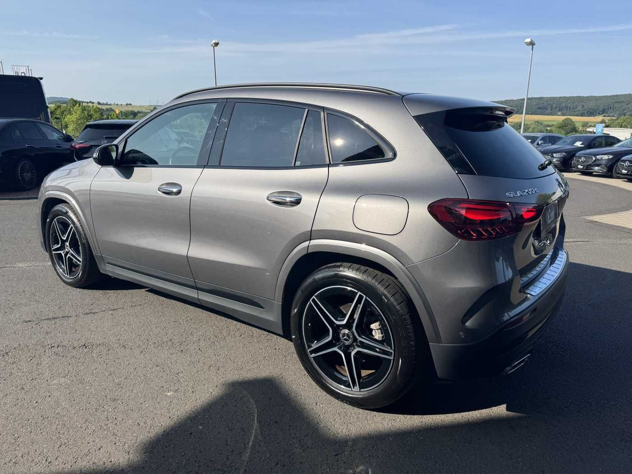 Mercedes-Benz GLA 200d 4M AMG+Pano+Distr+Ambiente+ - SUV: foto 3 Mercedes-Benz GLA 200d 4M AMG+Pano+Distr+Ambiente+ - SUV: foto 3