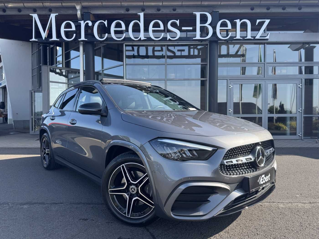 Mercedes-Benz GLA 200d 4M AMG+Pano+Distr+Ambiente+ - SUV: foto 1 Mercedes-Benz GLA 200d 4M AMG+Pano+Distr+Ambiente+ - SUV: foto 1