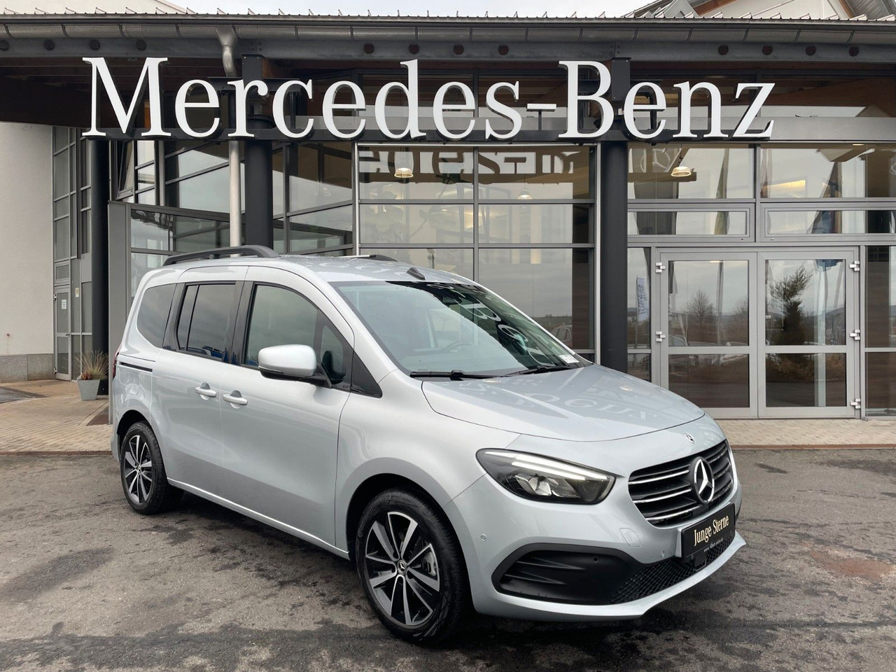 Mercedes-Benz T 180 d Progressive Edition Kamera LED MBUX SHZ - Furgon pasagjerësh: foto 1 Mercedes-Benz T 180 d Progressive Edition Kamera LED MBUX SHZ - Furgon pasagjerësh: foto 1