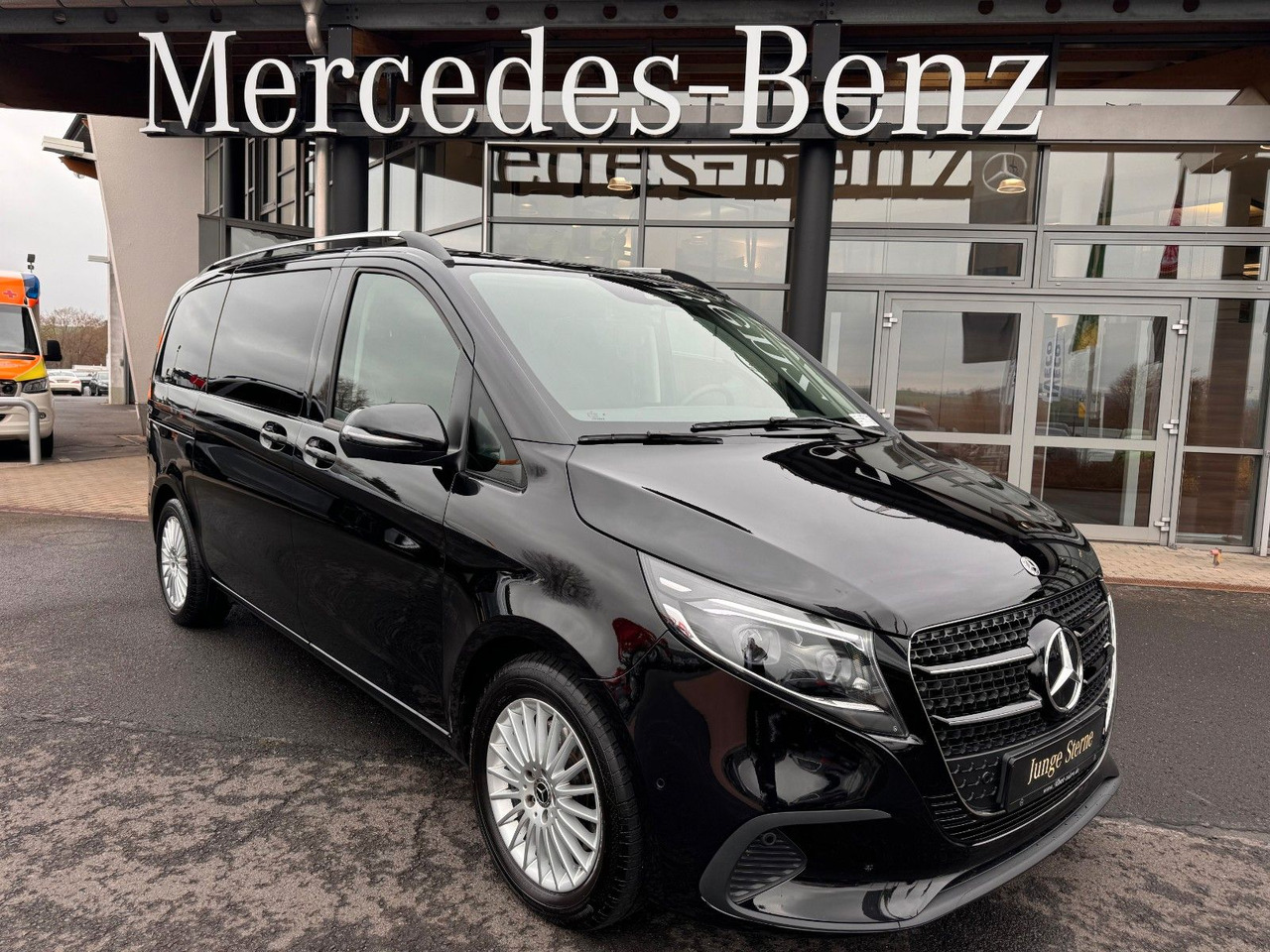 Mercedes-Benz V 220 d STYLE K Liege-Paket AHK2,5 DISTRONIC - Furgon pasagjerësh: foto 1 Mercedes-Benz V 220 d STYLE K Liege-Paket AHK2,5 DISTRONIC - Furgon pasagjerësh: foto 1