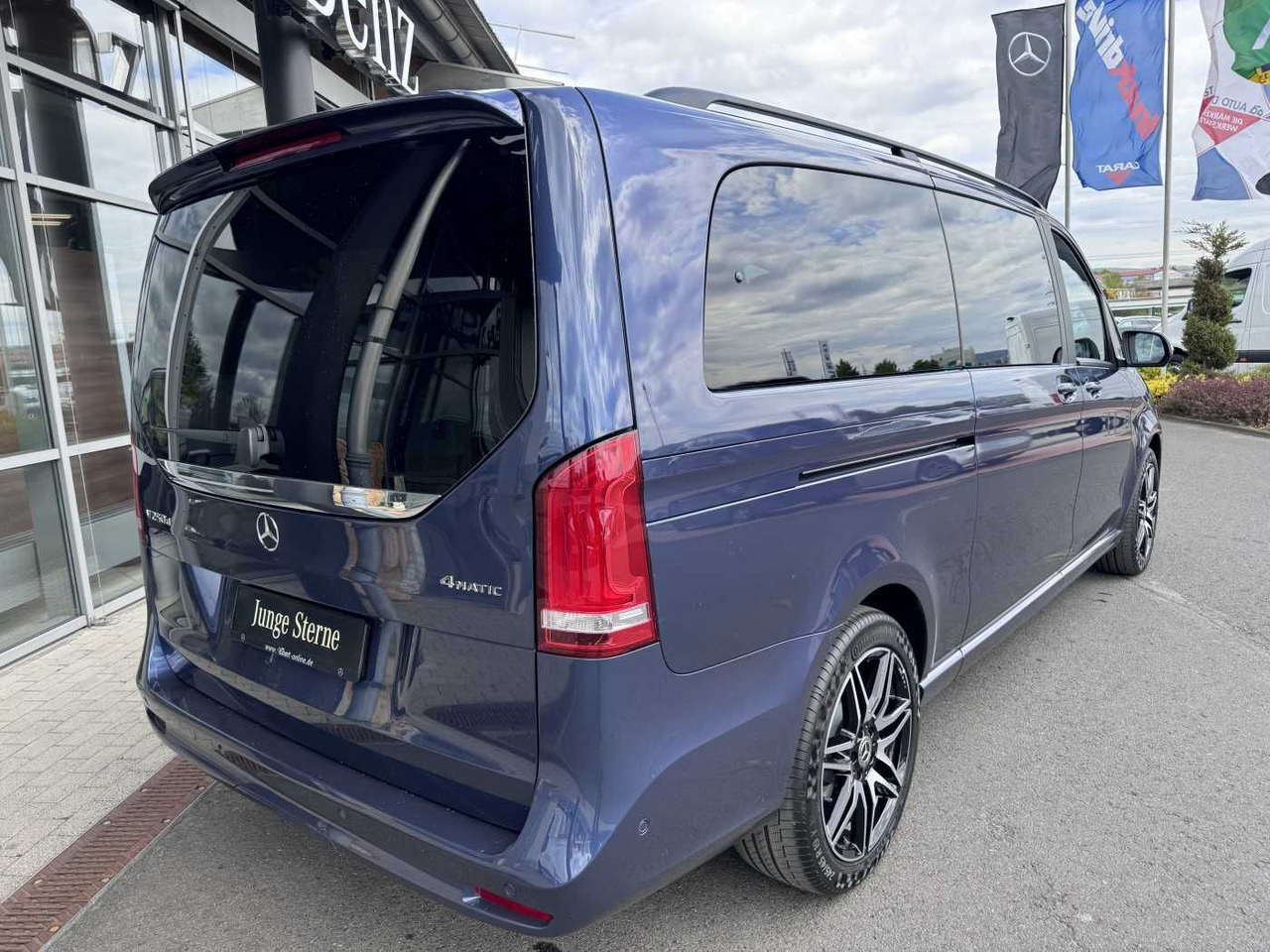 Mercedes-Benz V 250 d EDITION 4MATIC AMG DISTRONIC AHK Tisch - Furgon pasagjerësh: foto 4 Mercedes-Benz V 250 d EDITION 4MATIC AMG DISTRONIC AHK Tisch - Furgon pasagjerësh: foto 4