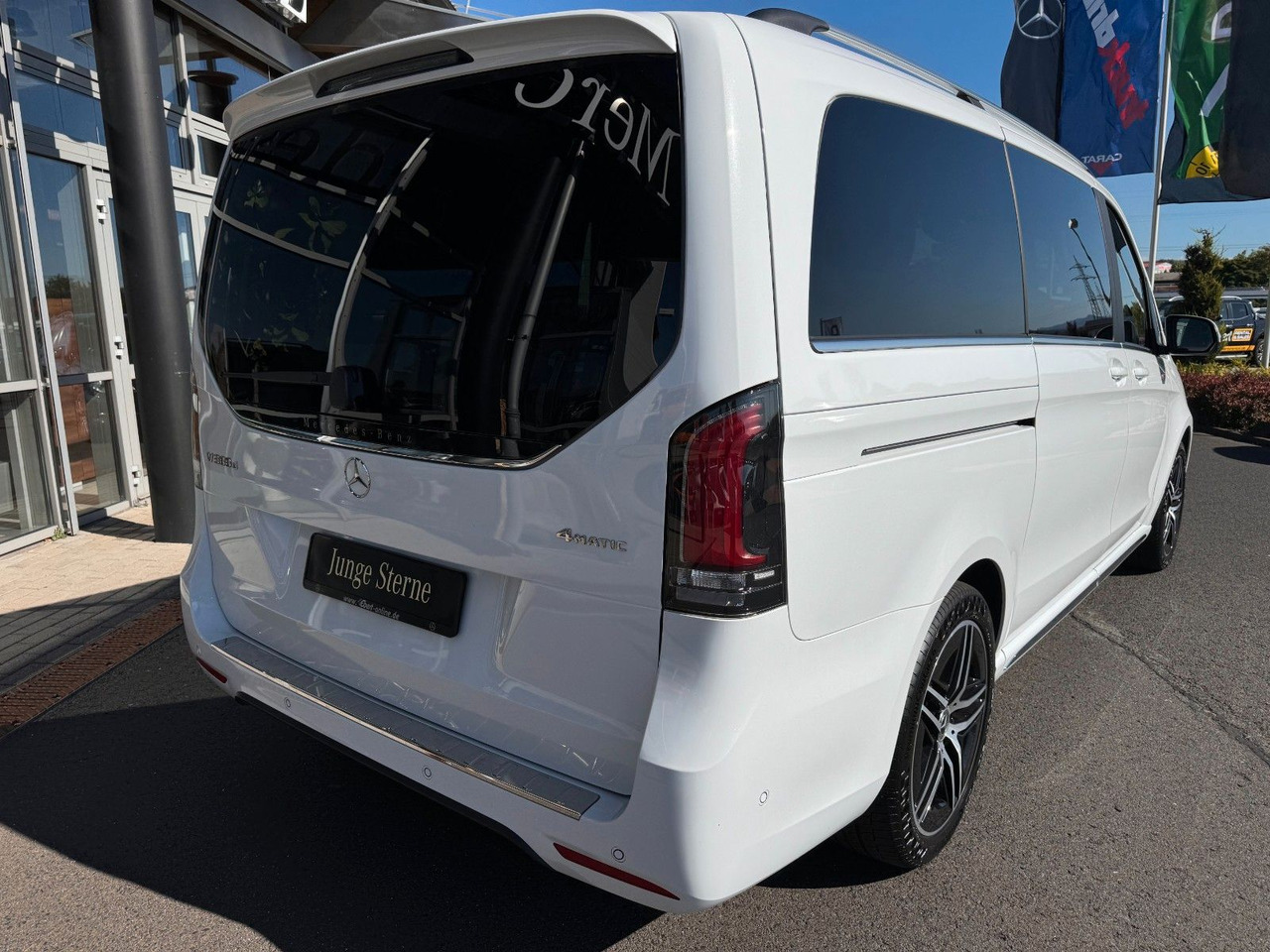 Mercedes-Benz V 300 d 4MATIC EXCLUSIVE AMG Tische AHK2,5to - Makinë me portobagazh: foto 4 Mercedes-Benz V 300 d 4MATIC EXCLUSIVE AMG Tische AHK2,5to - Makinë me portobagazh: foto 4