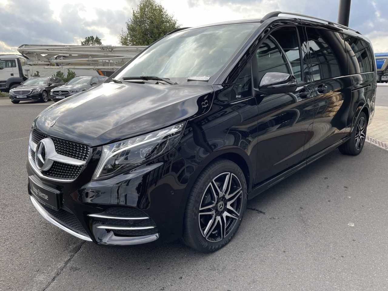 Mercedes-Benz V 300 d AVA 4MATIC AMG Kühlschrank AIRMATIC - Veturë: foto 2 Mercedes-Benz V 300 d AVA 4MATIC AMG Kühlschrank AIRMATIC - Veturë: foto 2