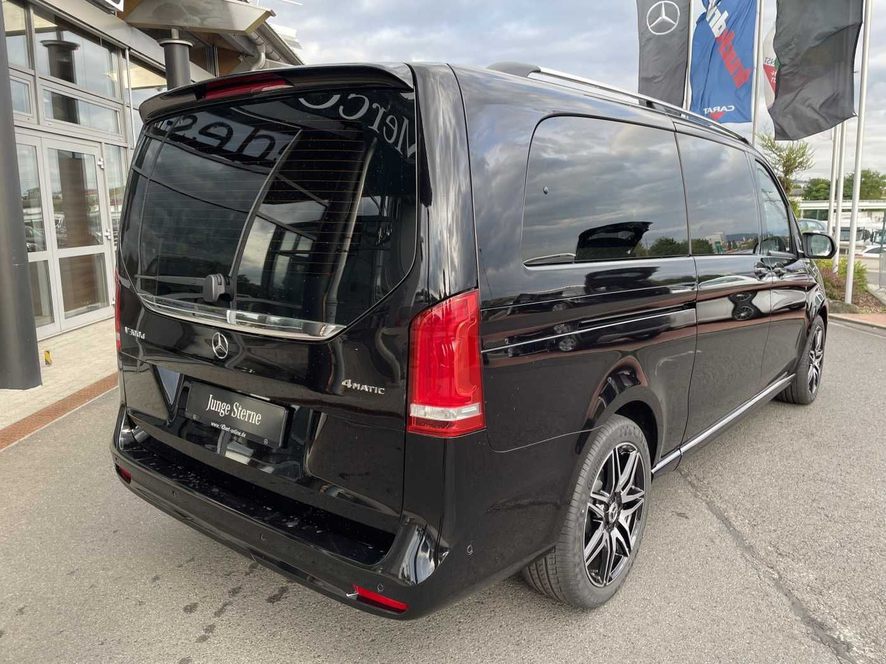 Mercedes-Benz V 300 d AVA 4MATIC AMG Kühlschrank AIRMATIC - Makinë me portobagazh: foto 4 Mercedes-Benz V 300 d AVA 4MATIC AMG Kühlschrank AIRMATIC - Makinë me portobagazh: foto 4